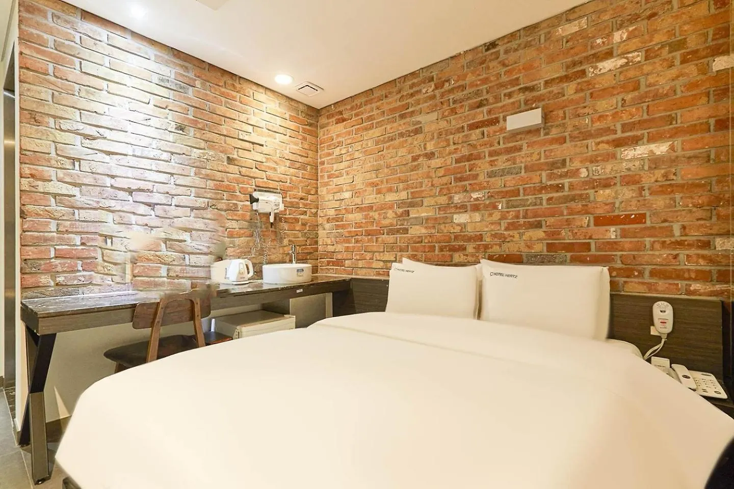 Hertz Hotel Seoul 3*,